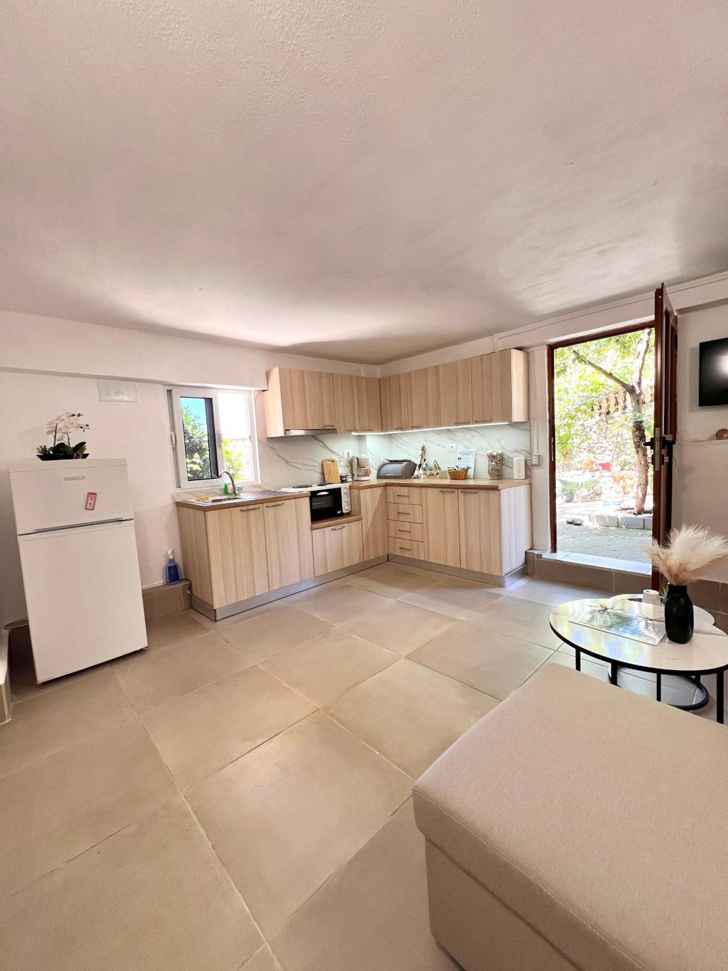 Petra Oliva Apartment เดอร์มี ภายนอก รูปภาพ